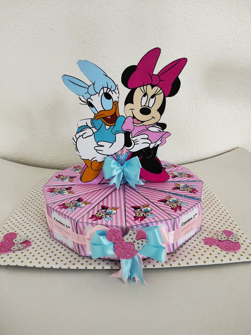 Торта од хартија со Minnie Mouse